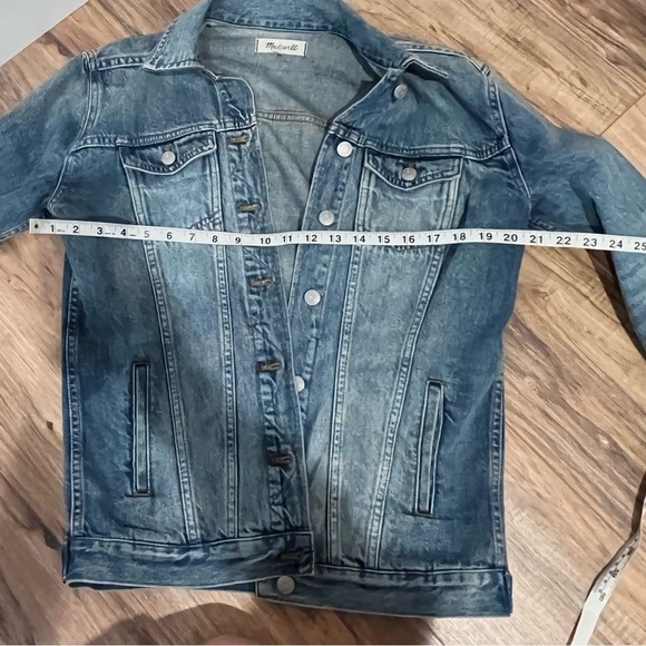 Madewell The Oversized Jean Jacket in Capstone Wash - Picture 8 of 11